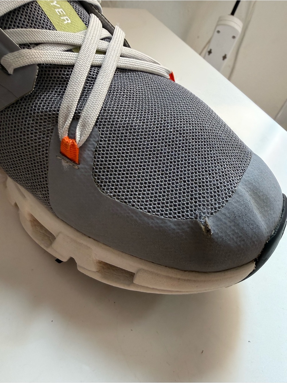 On Running cloudflyer 4 Men size 9 Athletic Shoes — Gray with Orange Accents - Picture 4 of 13